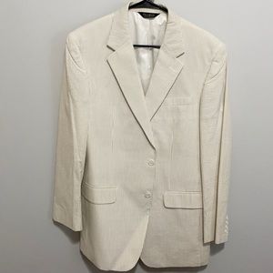 Jos A Banks Seersucker cream and white suit jacket!! 🤍🤍🤍 42R👍🏼👍🏼